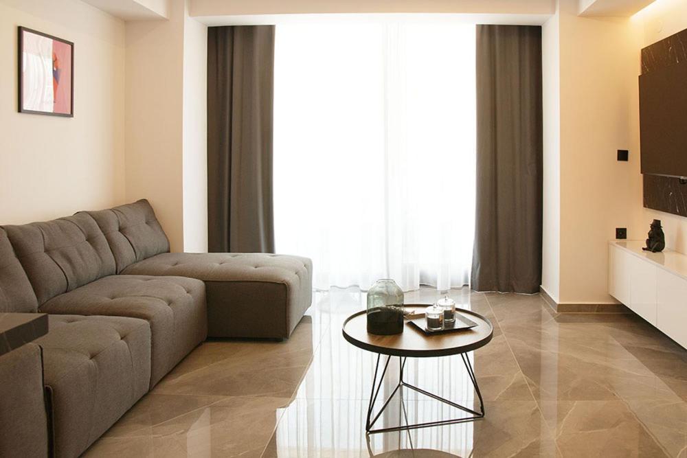 P J Luxury Suites Serres Exterior foto